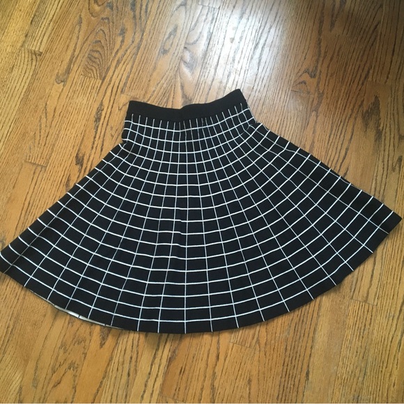 BLACK Saks Fifth Avenue Flare Skirt Womens Small Black White Windowpane - Picture 2 of 4